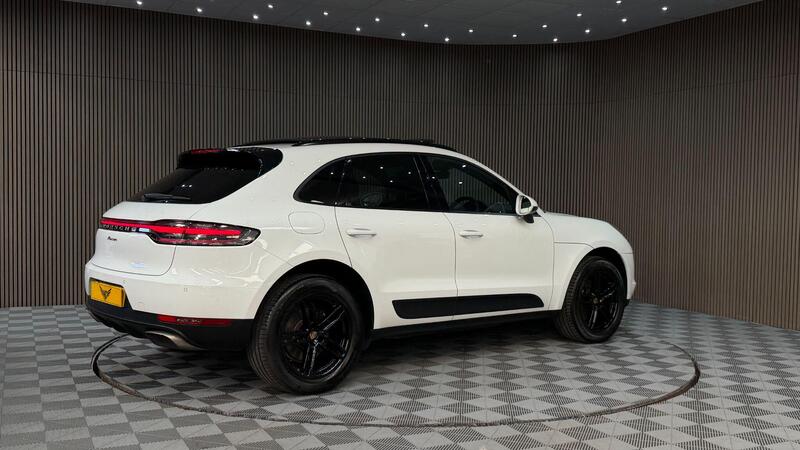 Porsche Macan view 5