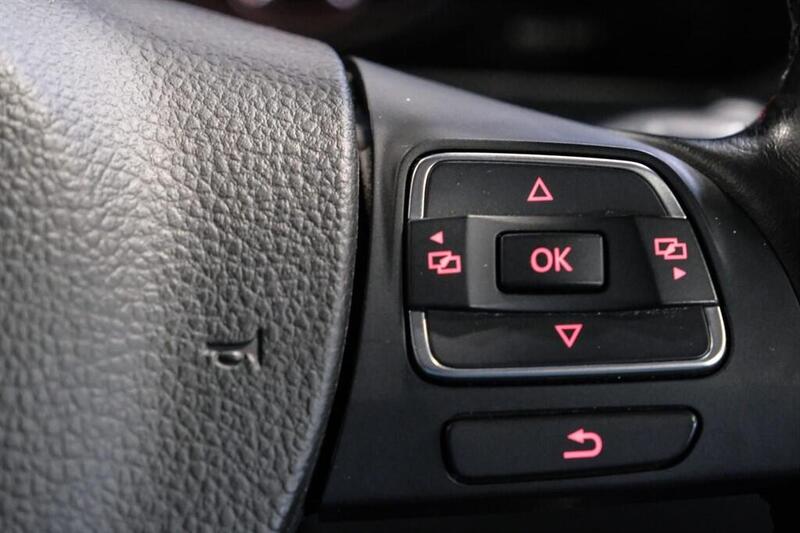 Volkswagen Caravelle view 22
