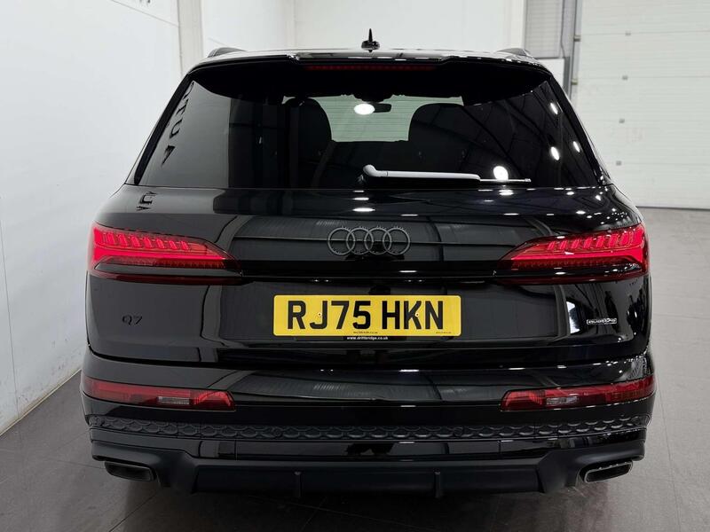 Audi Audi Q7 view 7