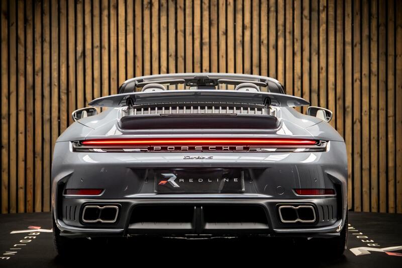 Porsche 911 view 6