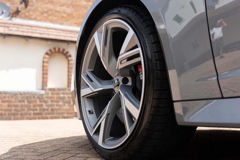 Audi RS6 Avant view 6