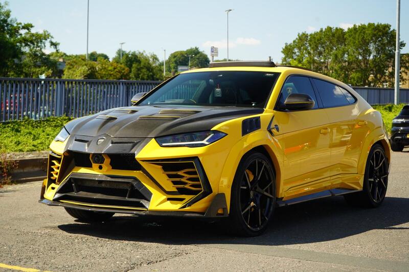 Lamborghini Urus view 7