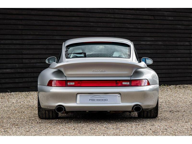 Porsche 911 view 7