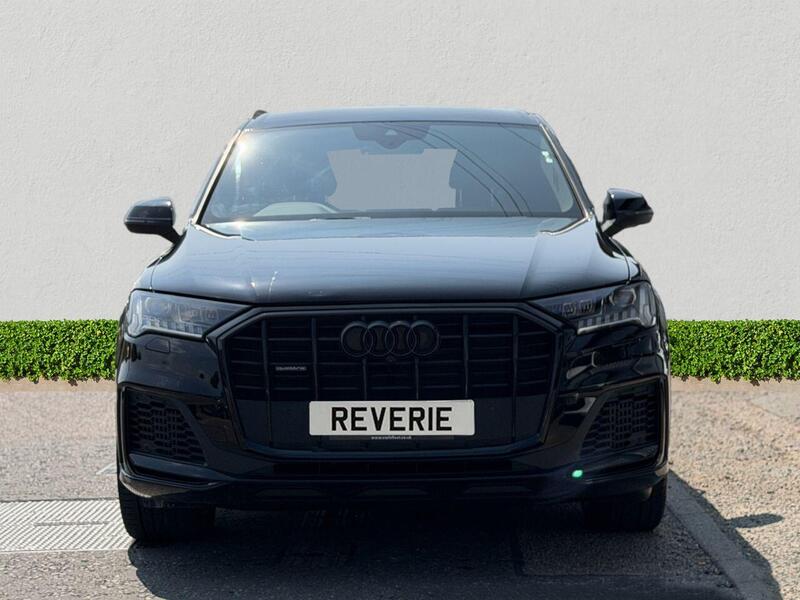 Audi Audi Q7 view 2