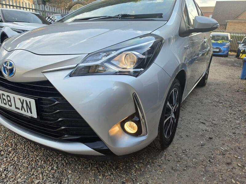Toyota Yaris 1.5 VVT-h Icon Tech E-CVT Euro 6 (s/s) 5dr thumbnail 10