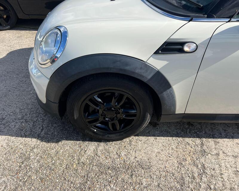 Mini Hatch view 5
