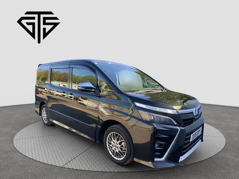 Toyota Voxy main image