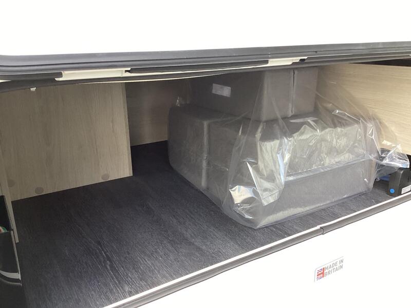Auto-Trail Expedition C71 — image 18