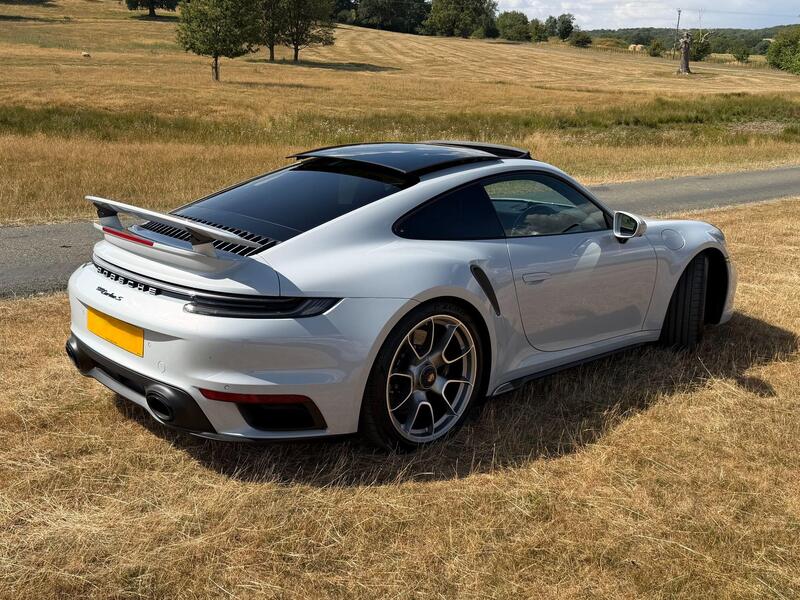 Porsche 911 view 5