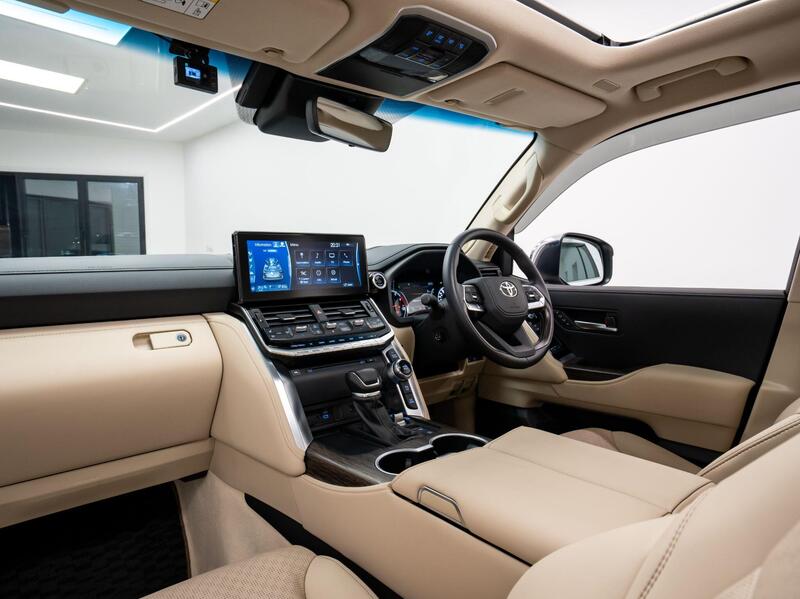 Toyota Land Cruiser view 7
