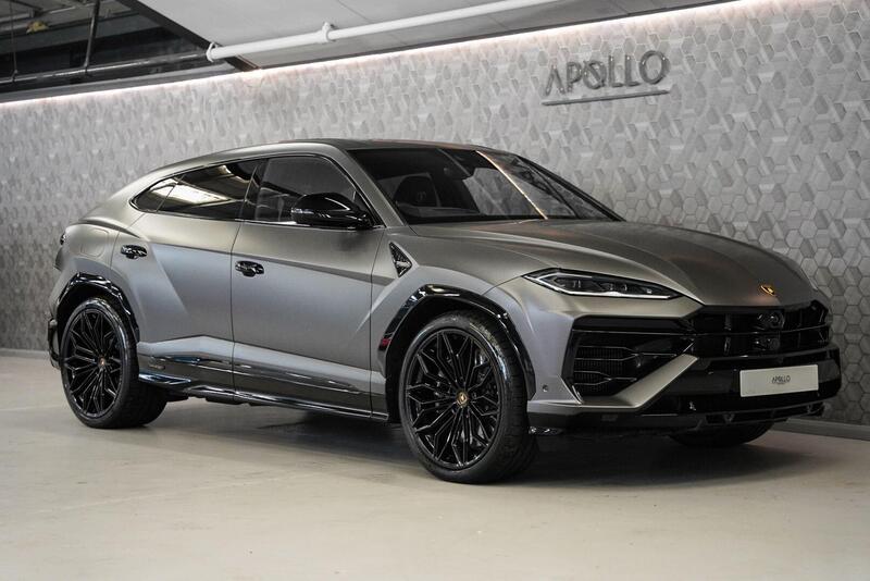 Lamborghini Urus view 6