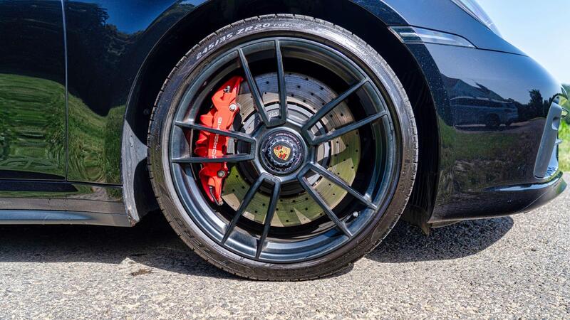 Porsche 911 view 6