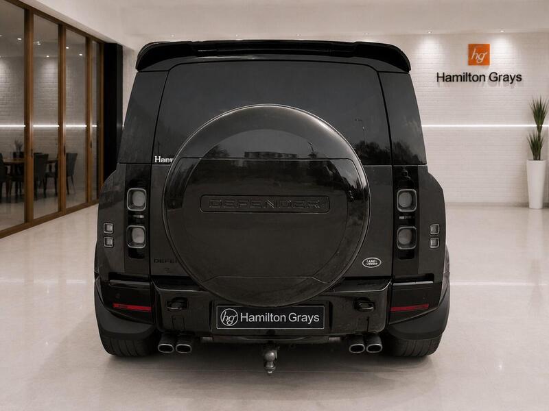 Land Rover Defender 110 view 5