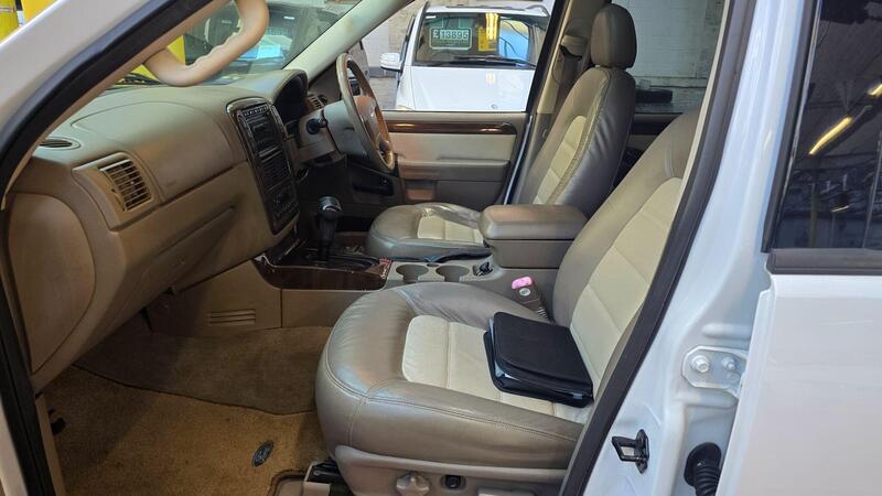 Ford Explorer view 5