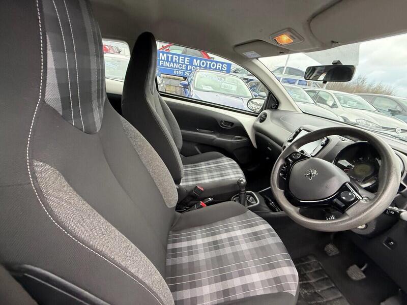Peugeot 108 view 2