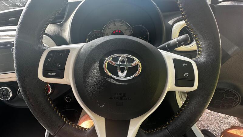 2013 Toyota Yaris — photo 16
