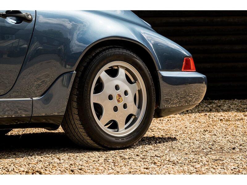 Porsche 911 view 7