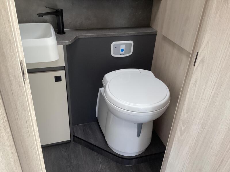 Auto-Trail F-Line F60 — image 38