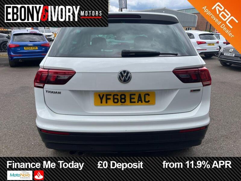 Volkswagen Tiguan view 4