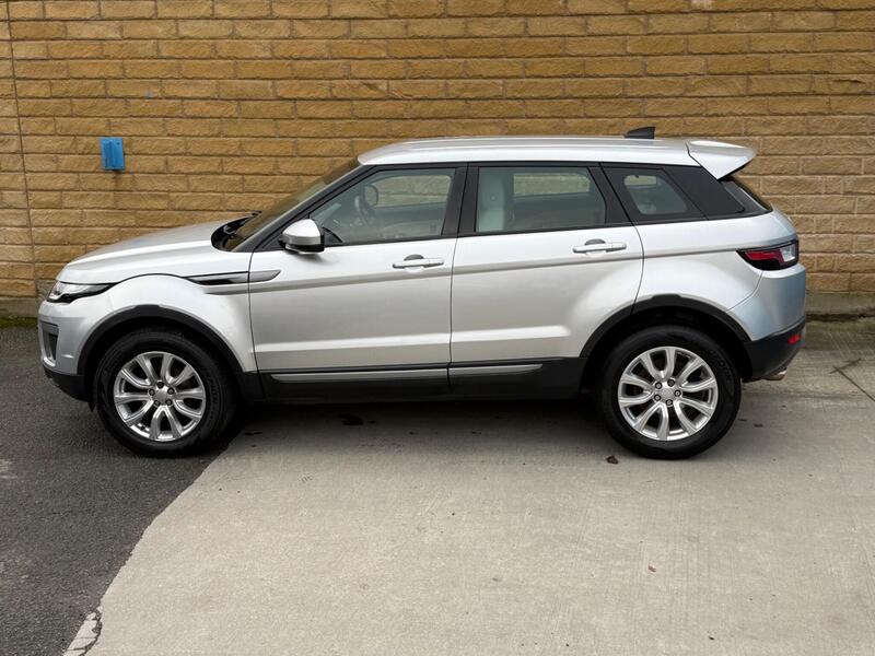 Land Rover Range Rover Evoque view 2