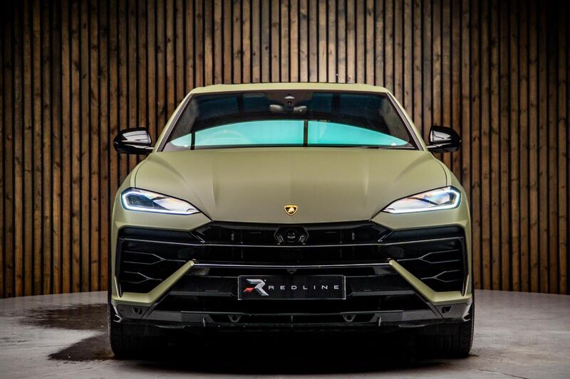 Lamborghini Urus view 5