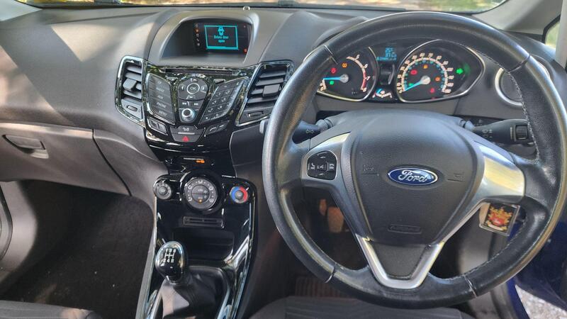 2015 Ford Fiesta — photo 24