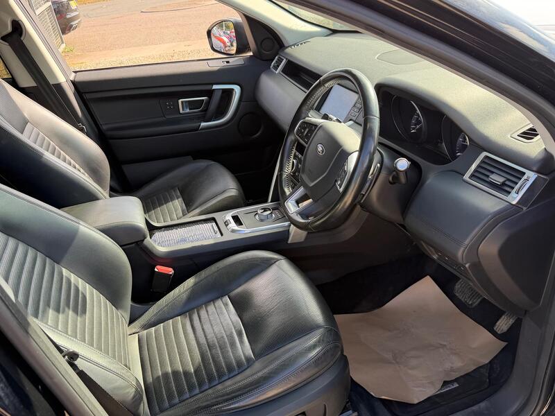 Land Rover Discovery Sport view 3