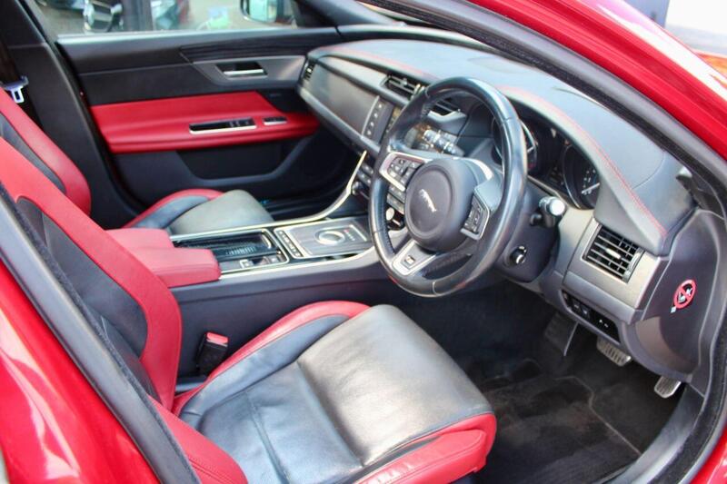 Jaguar XF view 3