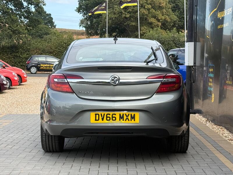 Vauxhall Insignia view 4