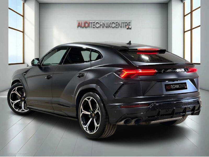 Lamborghini Urus view 4