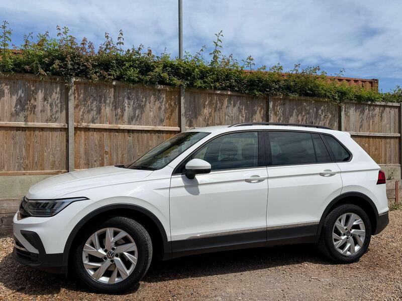 Volkswagen Tiguan view 5