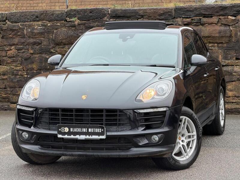 Porsche Macan view 3