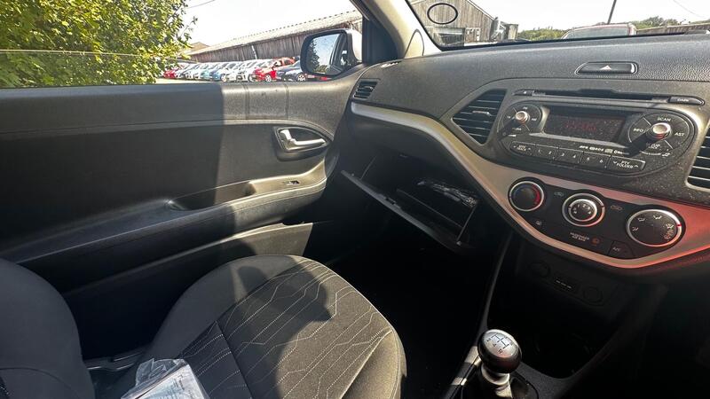 2014 Kia Picanto — photo 20