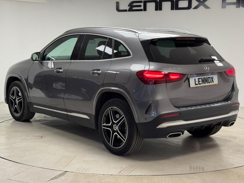 Mercedes-Benz Mercedes-Benz GLA view 4