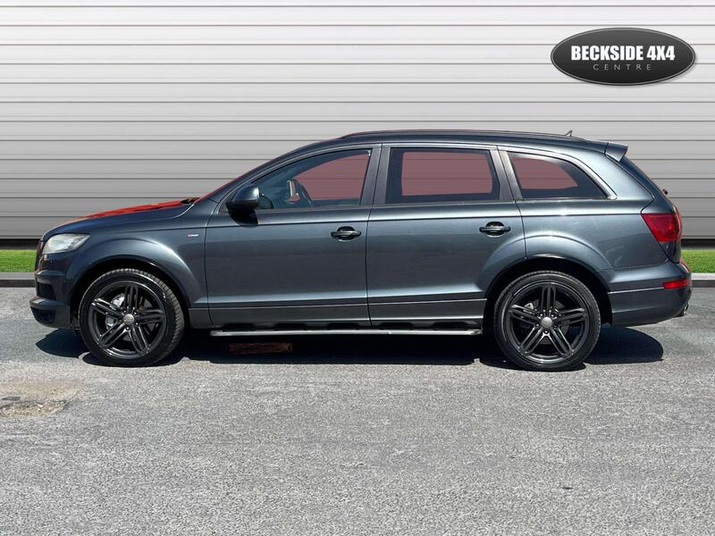 Audi Q7 view 5