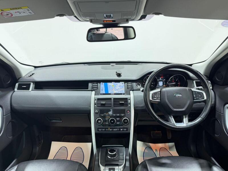 Land Rover Discovery Sport view 4