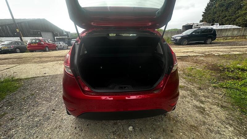 2016 Ford Fiesta — photo 5