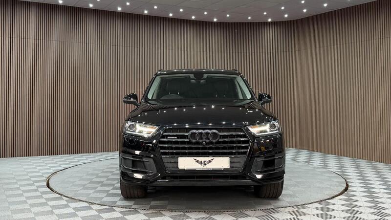 Audi Audi Q7 view 4