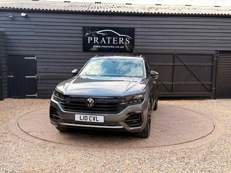 Volkswagen Touareg view 4