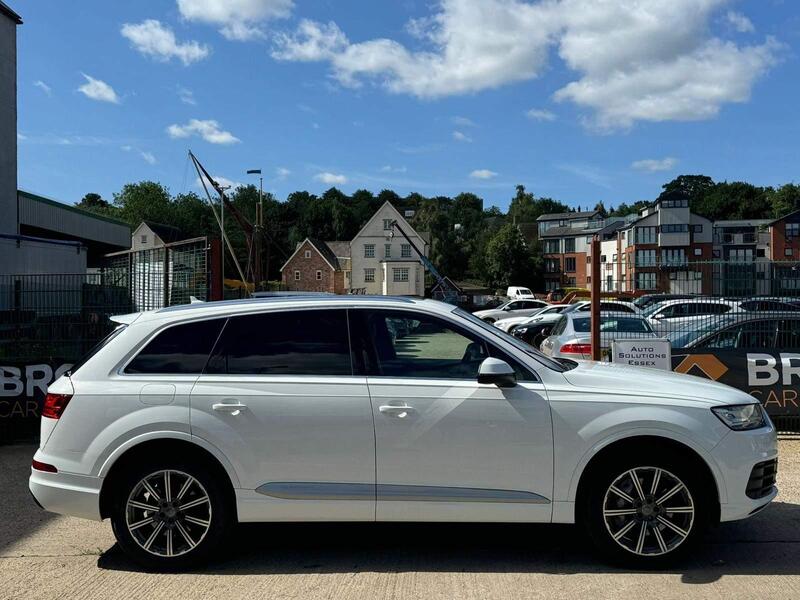 Audi Q7 view 3