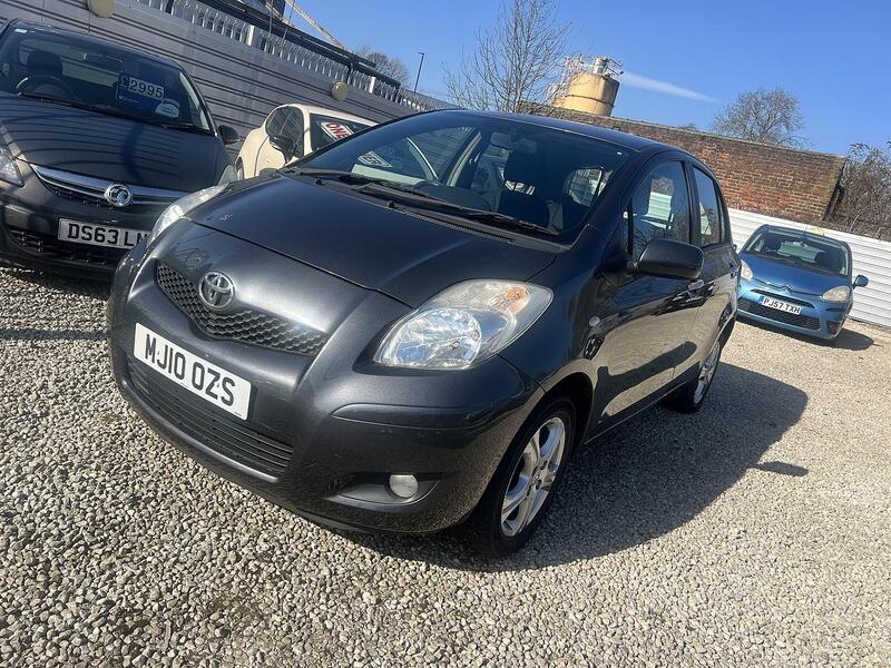 Toyota Yaris view 3