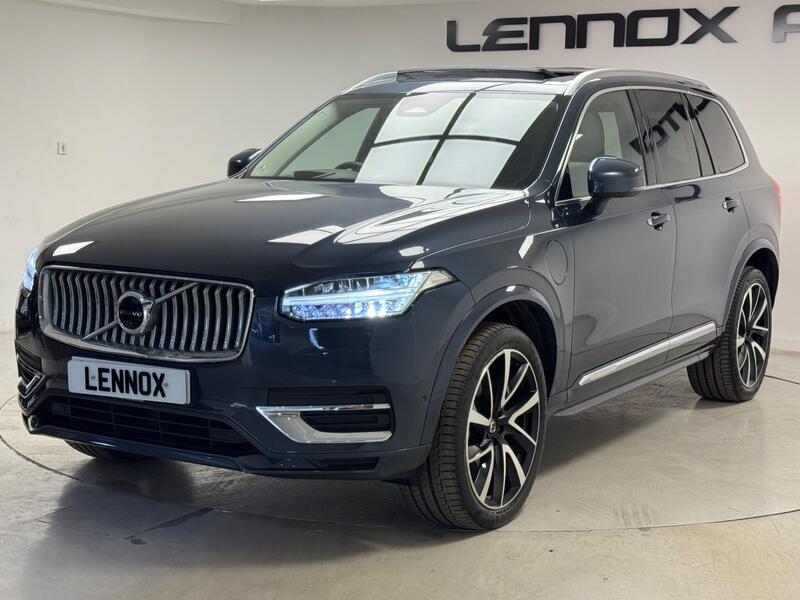 Volvo XC90 view 3