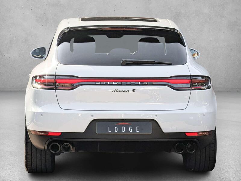 Porsche Macan view 6