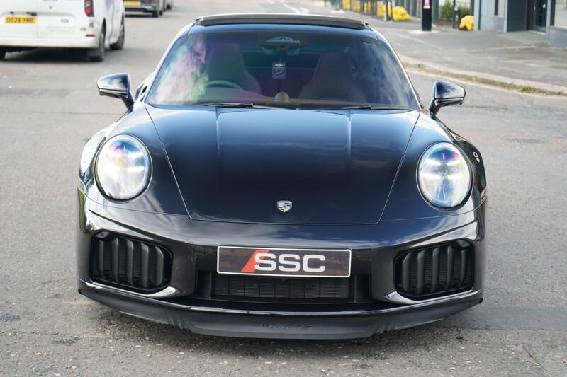 Porsche 911 view 7