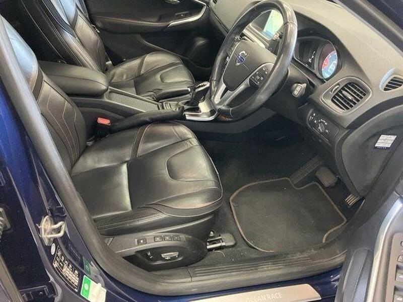 Volvo V40 view 4