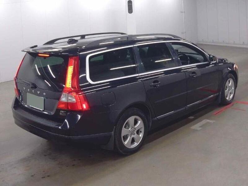 Volvo V70 view 3
