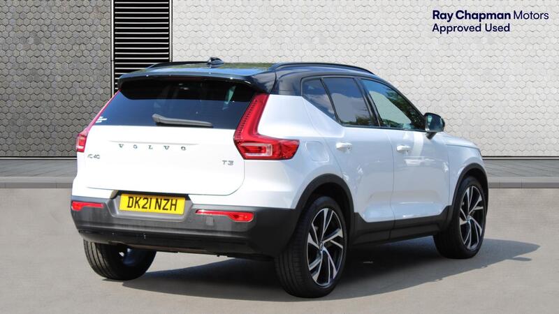 Volvo XC40 view 2