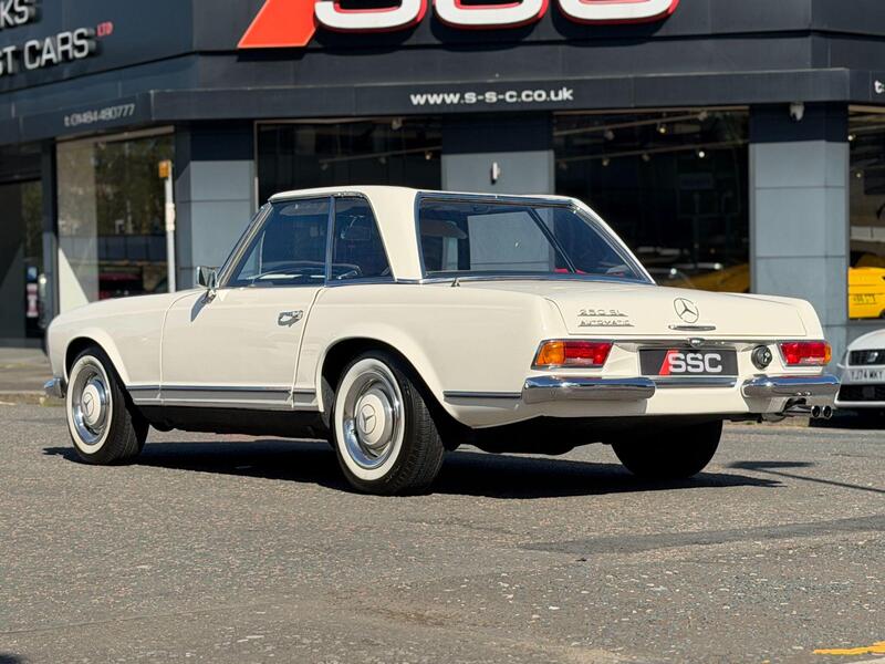Mercedes-Benz E view 2