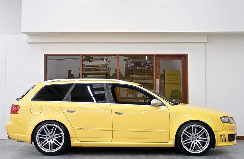 Audi RS4 Avant view 6