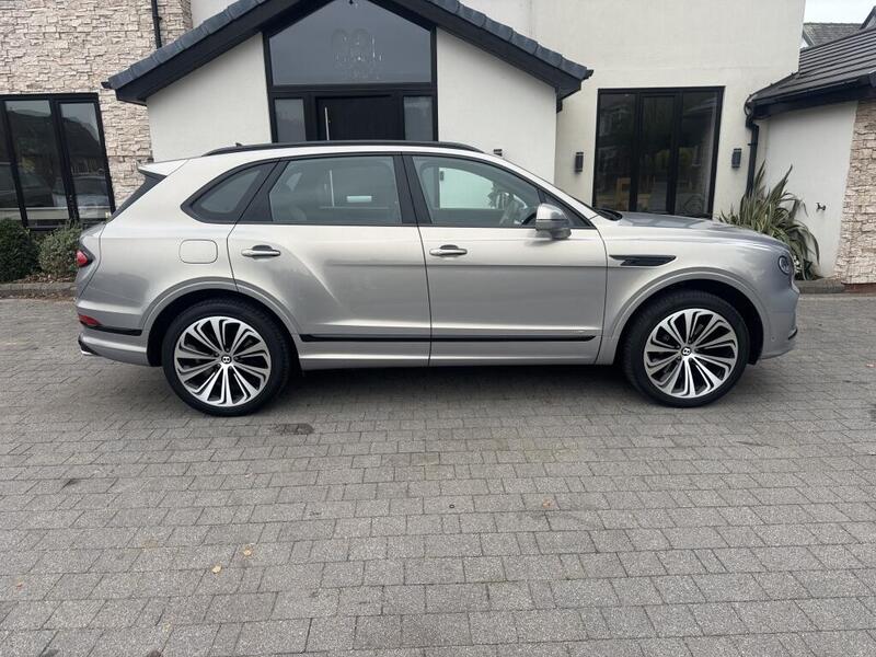 Bentley Bentayga view 10